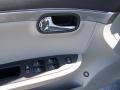 2009 Polar White Saturn Aura XR  photo #11