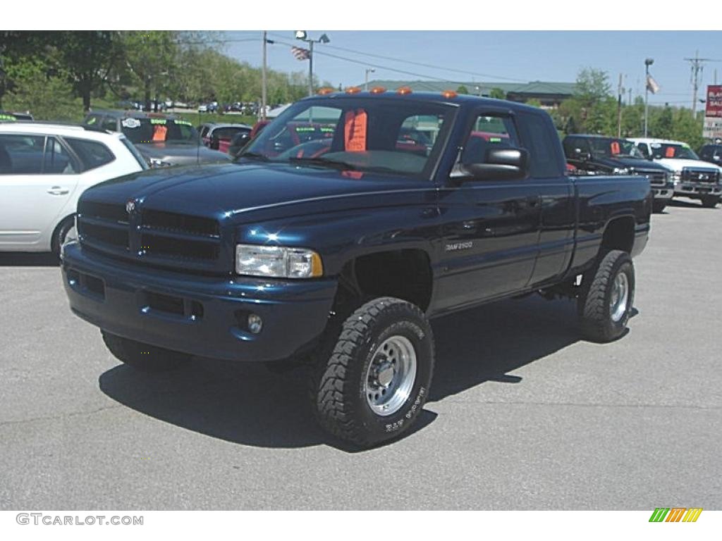 2001 Ram 2500 SLT Quad Cab 4x4 - Patriot Blue Pearl / Mist Gray photo #1
