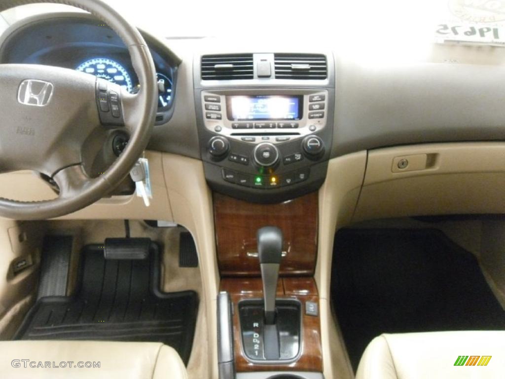 2007 Accord EX-L V6 Sedan - Taffeta White / Ivory photo #17