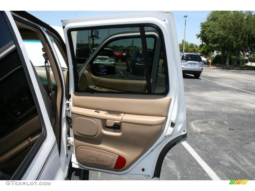 2000 Explorer XLT - Oxford White / Medium Prairie Tan photo #22