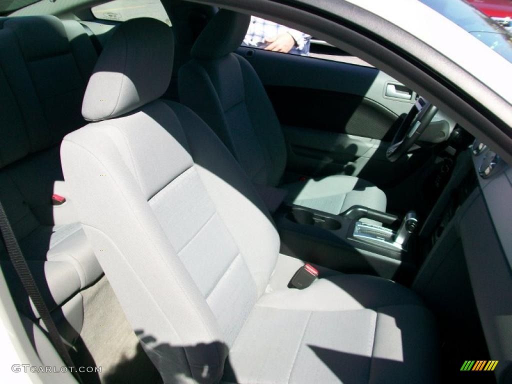 2007 Mustang V6 Premium Coupe - Performance White / Medium Parchment photo #11