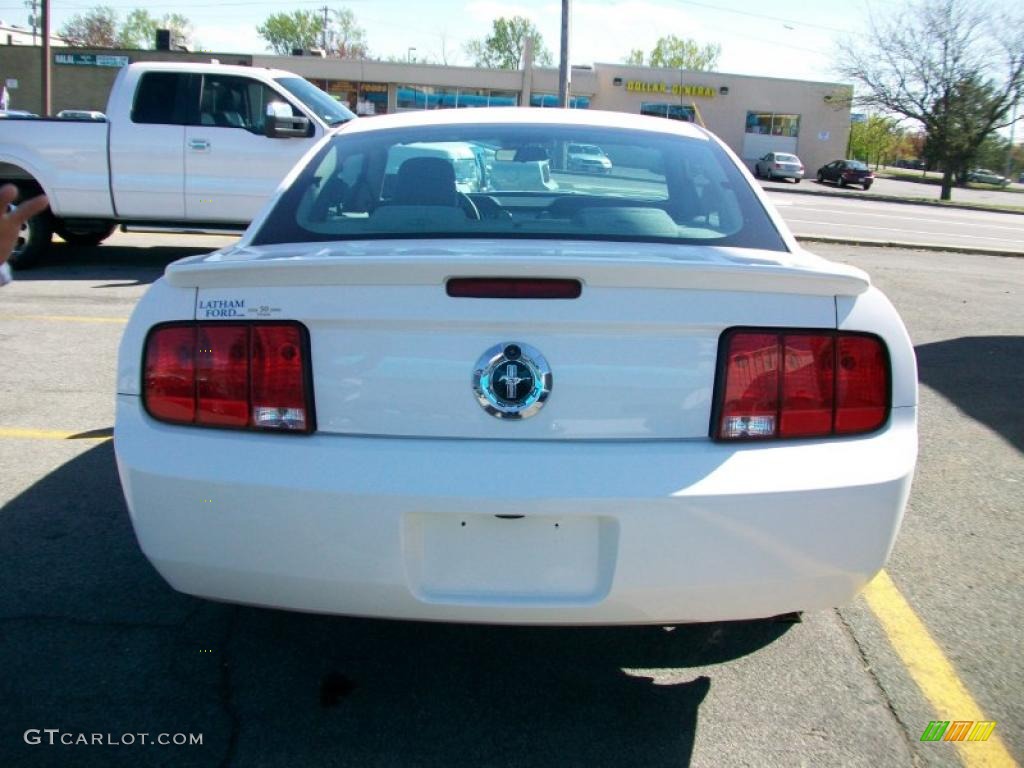 2007 Mustang V6 Premium Coupe - Performance White / Medium Parchment photo #17