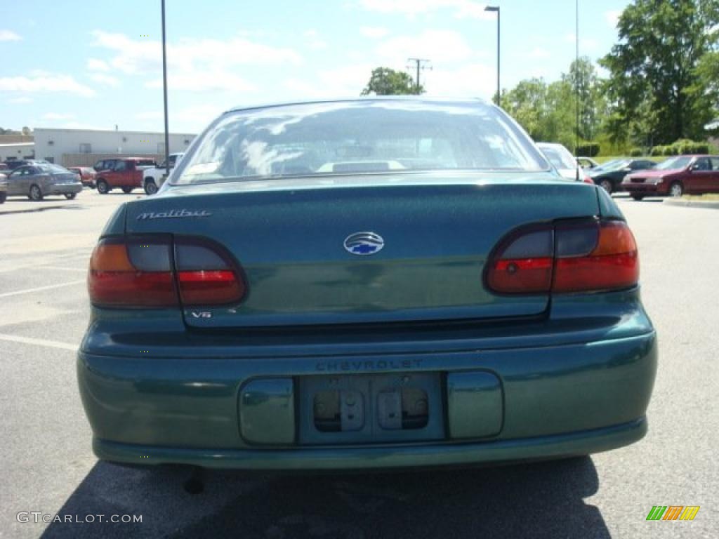 2002 Malibu Sedan - Forest Green Metallic / Gray photo #4