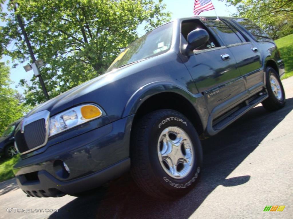 Charcoal Blue Metallic Lincoln Navigator