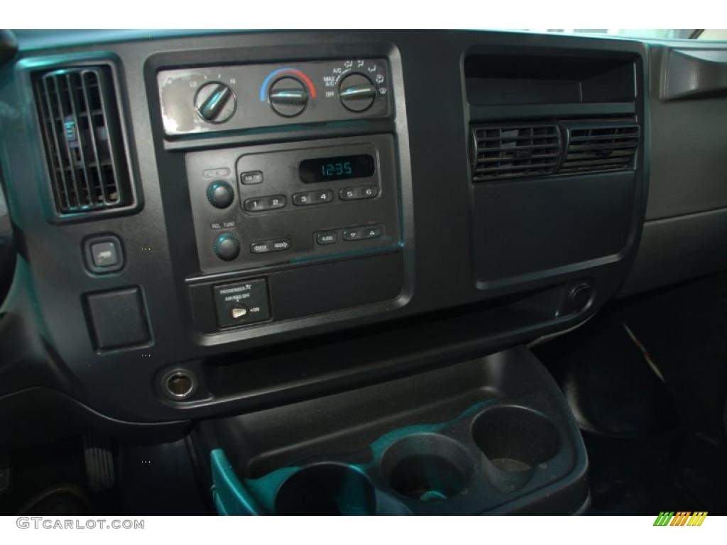 2003 Express 3500 Extended Cargo Van - Summit White / Medium Dark Pewter photo #23