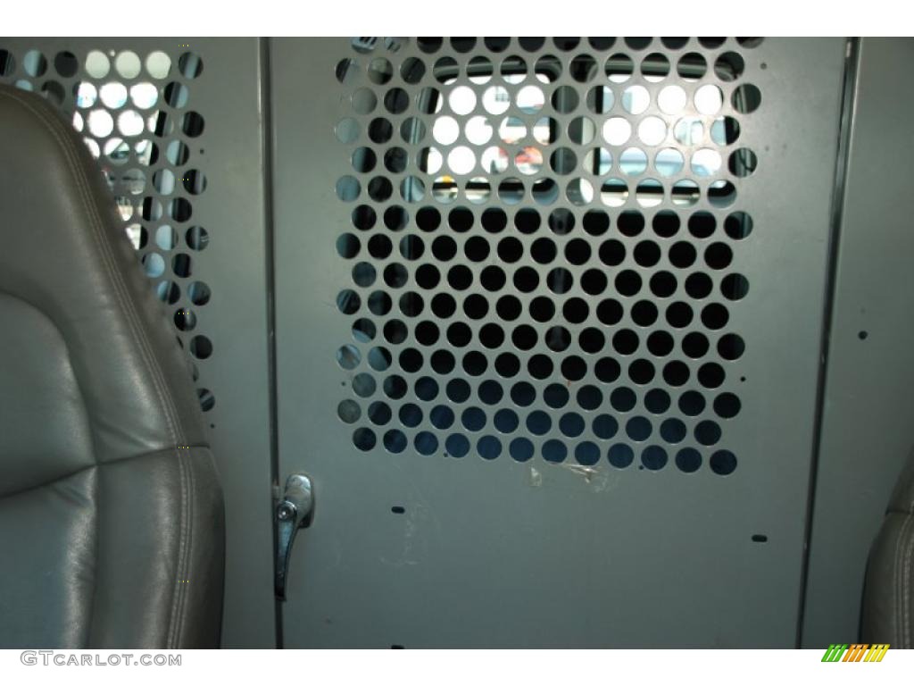 2003 Express 3500 Extended Cargo Van - Summit White / Medium Dark Pewter photo #32