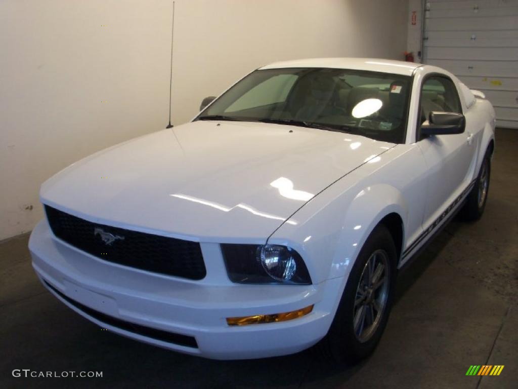 2005 Mustang V6 Premium Coupe - Performance White / Light Graphite photo #1