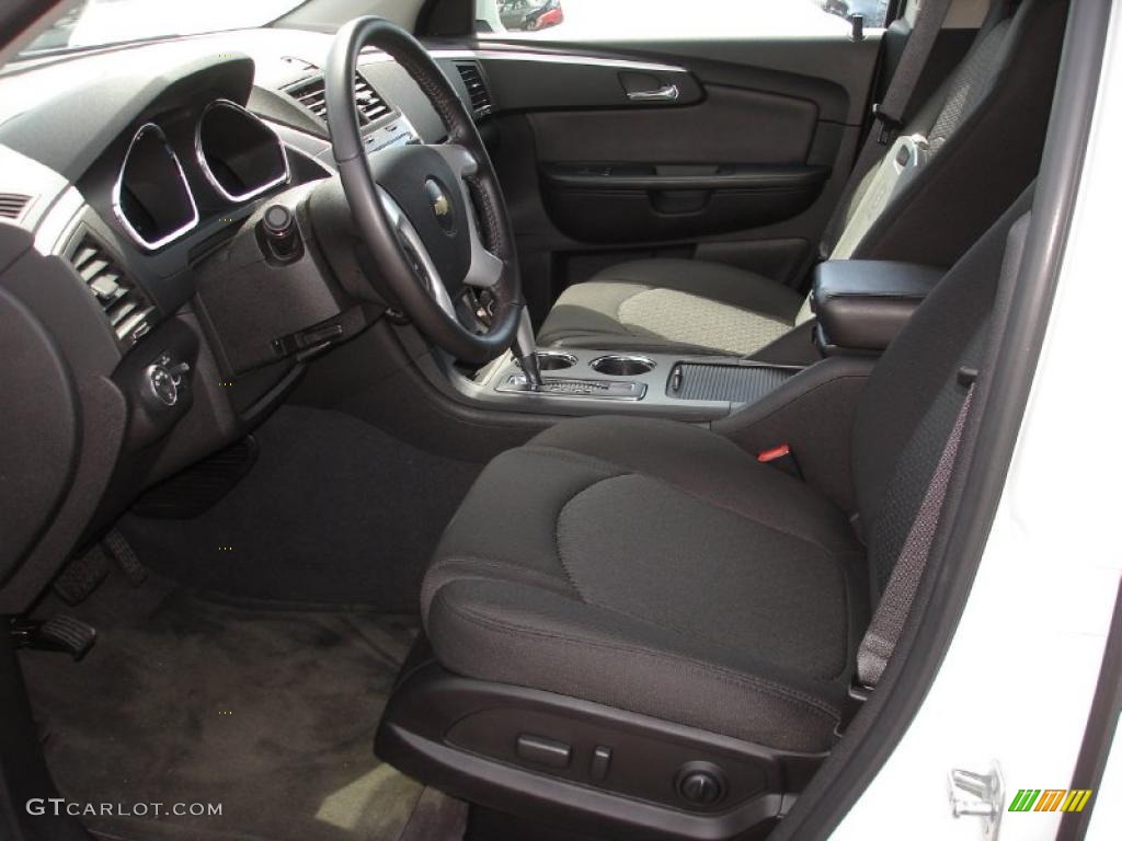2010 Traverse LT AWD - Summit White / Ebony photo #10