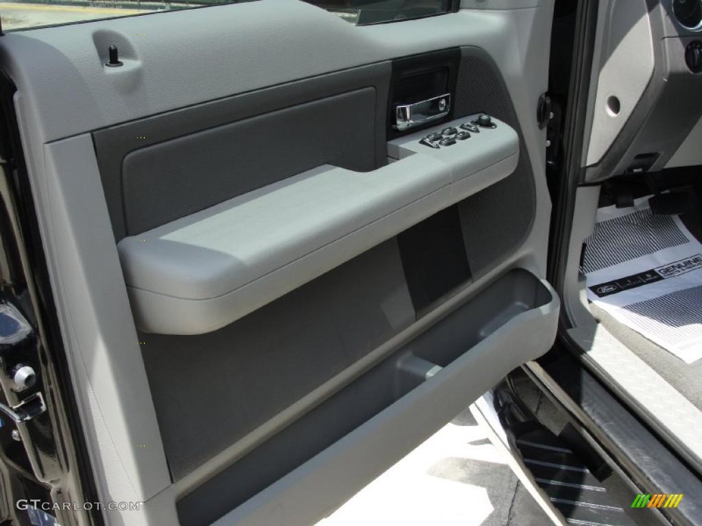 2006 F150 XLT SuperCab 4x4 - Black / Medium/Dark Flint photo #37