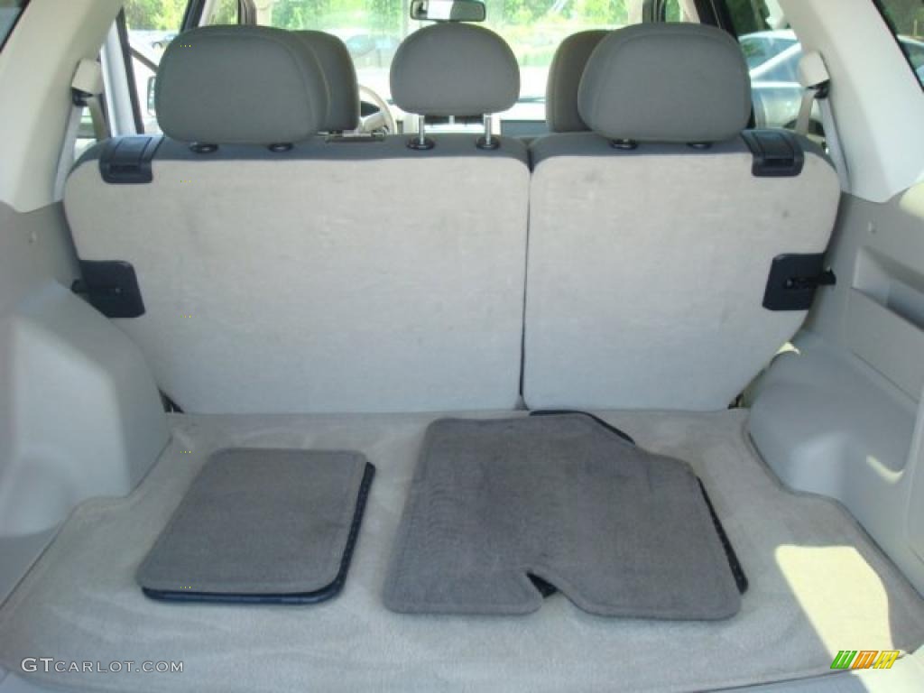 2009 Escape XLT V6 - White Suede / Stone photo #13