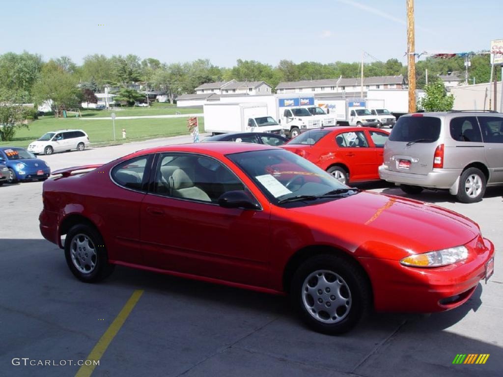 2002 Alero GX Coupe - Bright Red / Pewter photo #3