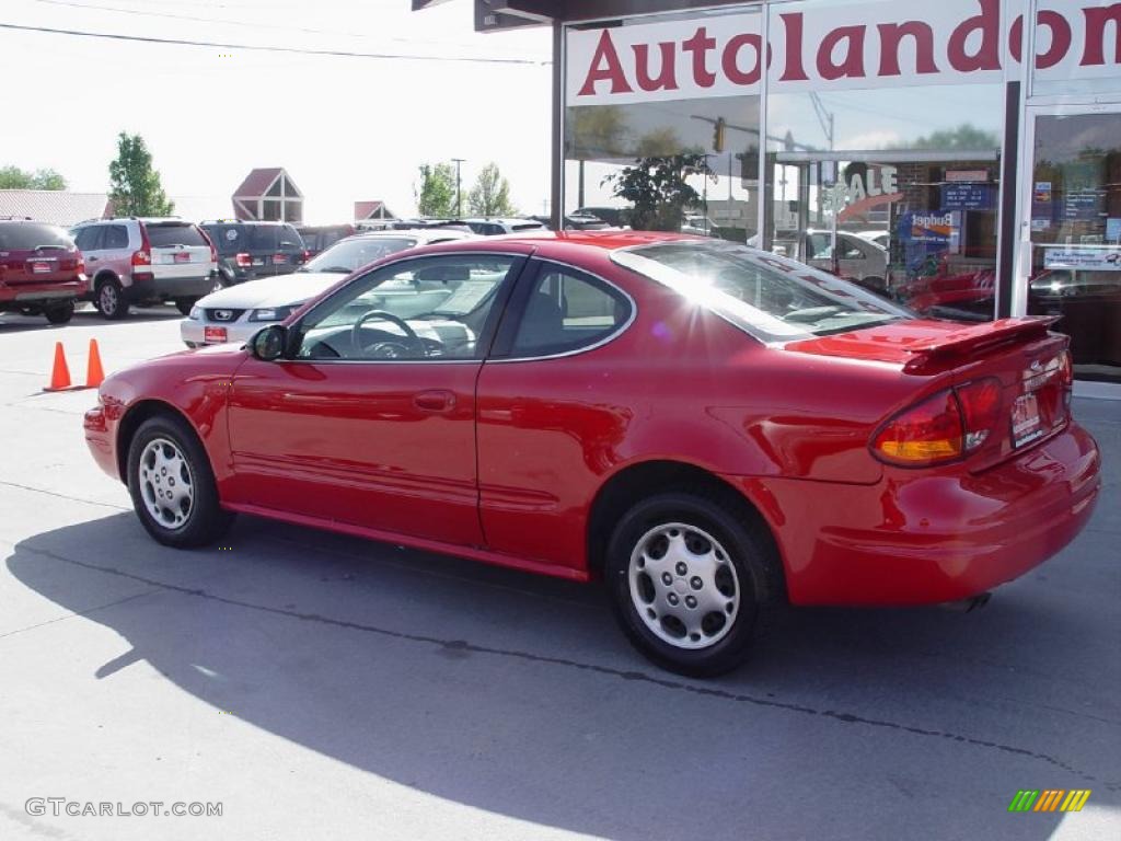 2002 Alero GX Coupe - Bright Red / Pewter photo #4