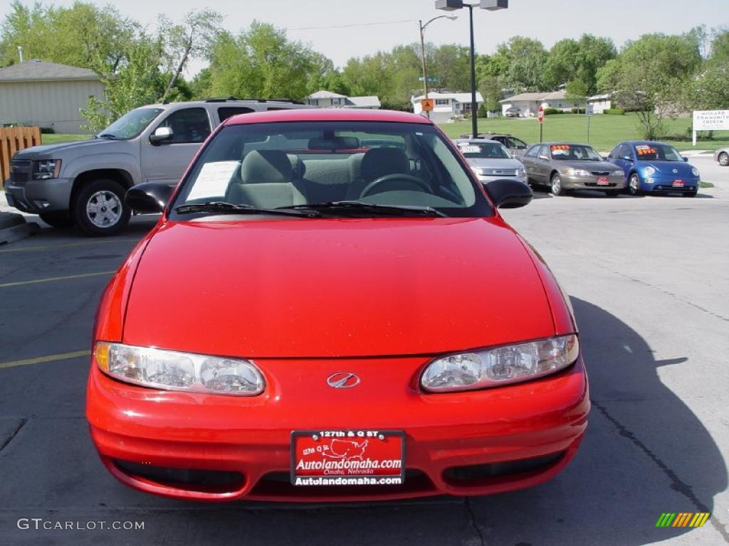 2002 Alero GX Coupe - Bright Red / Pewter photo #7