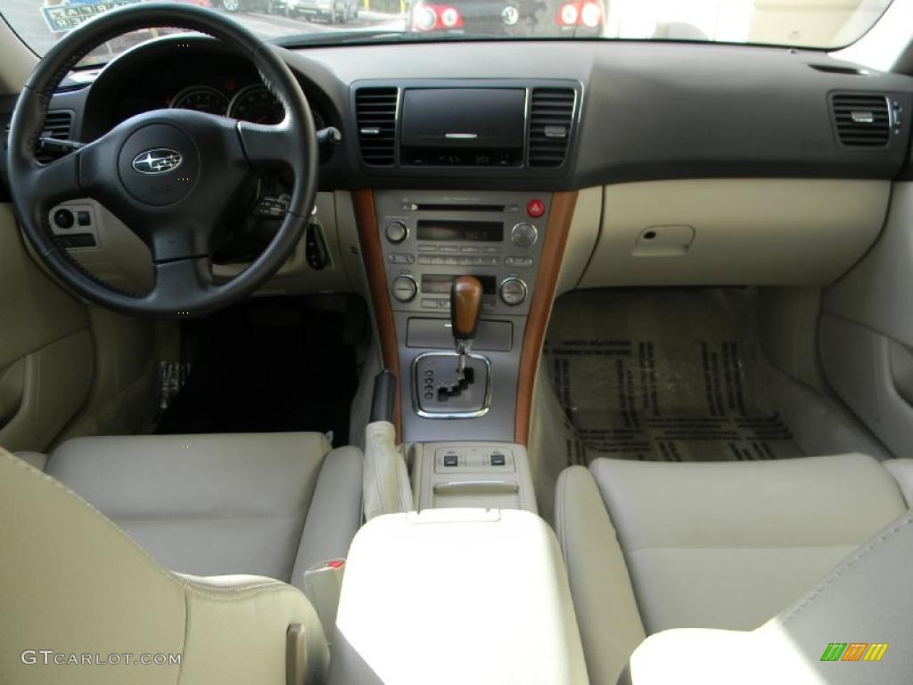2006 Outback 2.5i Limited Wagon - Champagne Gold Opalescent / Taupe photo #14