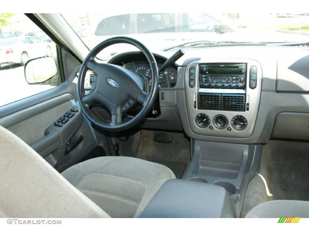2004 Explorer XLT 4x4 - Medium Wedgewood Blue Metallic / Graphite photo #15
