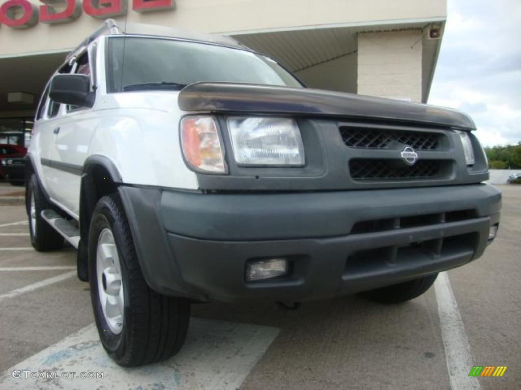 2001 Xterra SE V6 4x4 - Cloud White / Dusk Gray photo #1