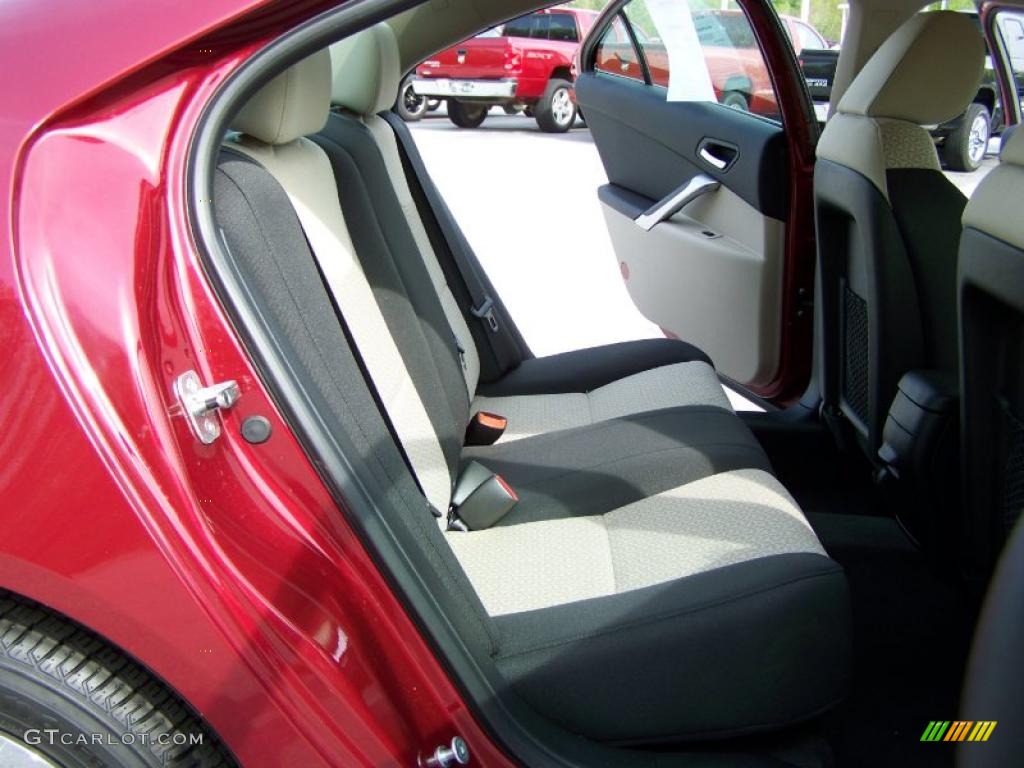 2010 G6 Sedan - Performance Red Metallic / Light Taupe photo #15