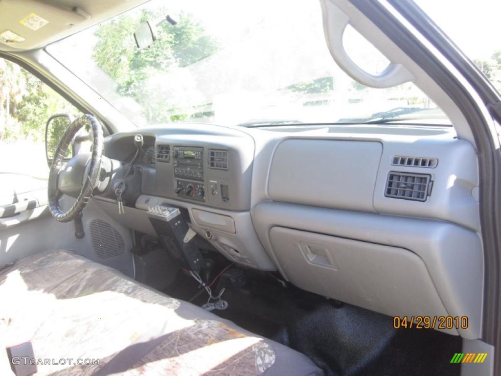 2002 F250 Super Duty XL SuperCab 4x4 - Oxford White / Medium Flint photo #32