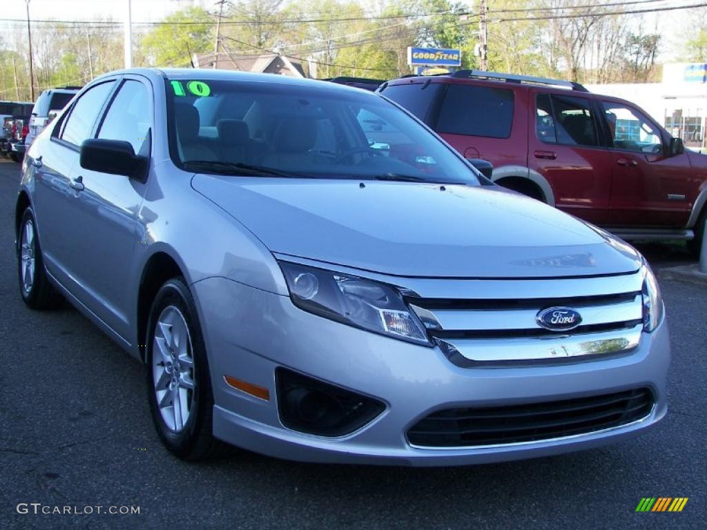 2010 Fusion S - Brilliant Silver Metallic / Medium Light Stone photo #2