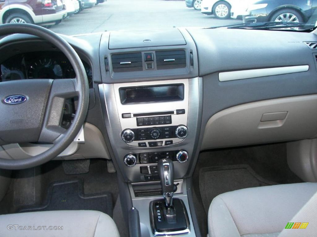 2010 Fusion S - Brilliant Silver Metallic / Medium Light Stone photo #16