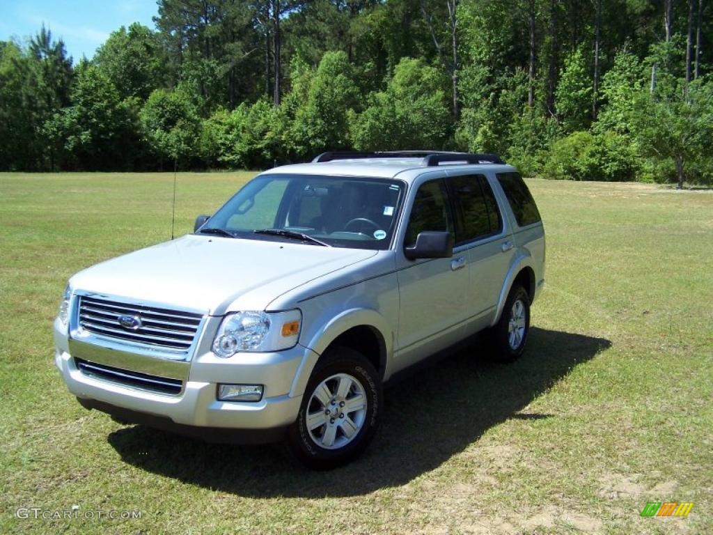 2010 Explorer XLT - Brilliant Silver Metallic / Black photo #1