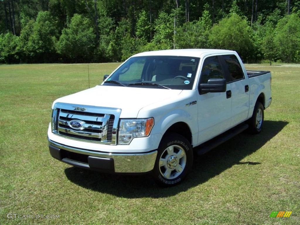 2009 F150 XLT SuperCrew - Oxford White / Stone/Medium Stone photo #1