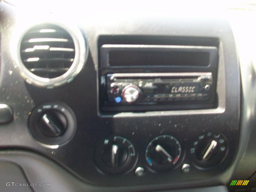 2003 Expedition XLT 4x4 - Oxford White / Flint Grey photo #16