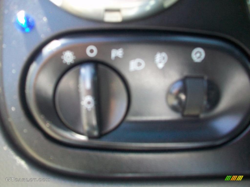 2003 Expedition XLT 4x4 - Oxford White / Flint Grey photo #20