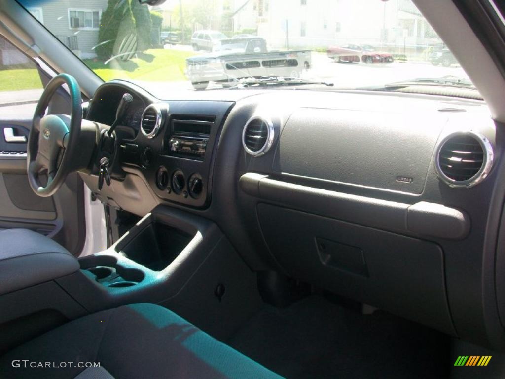 2003 Expedition XLT 4x4 - Oxford White / Flint Grey photo #30
