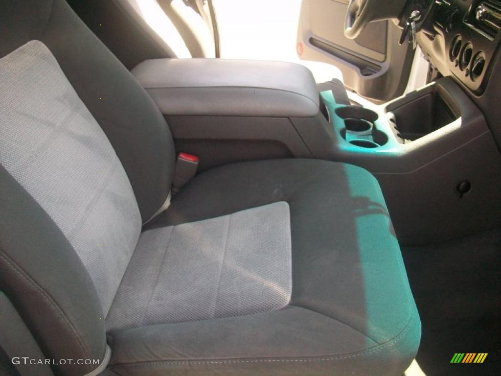 2003 Expedition XLT 4x4 - Oxford White / Flint Grey photo #31