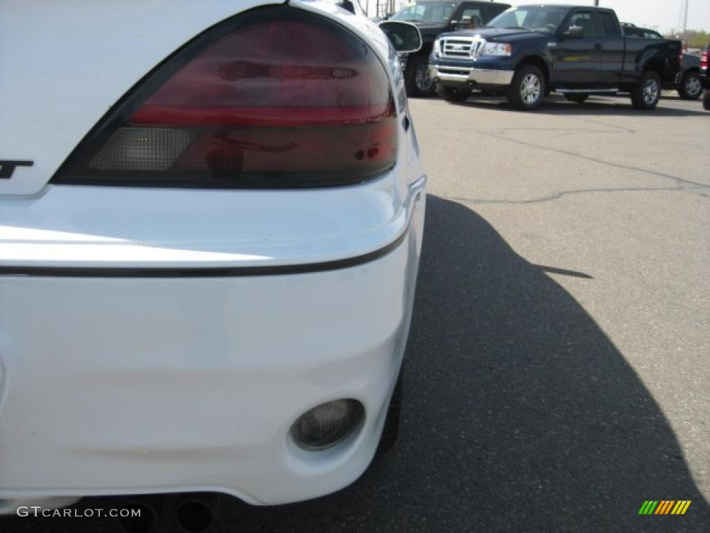 2002 Grand Am GT Coupe - Arctic White / Dark Pewter photo #17