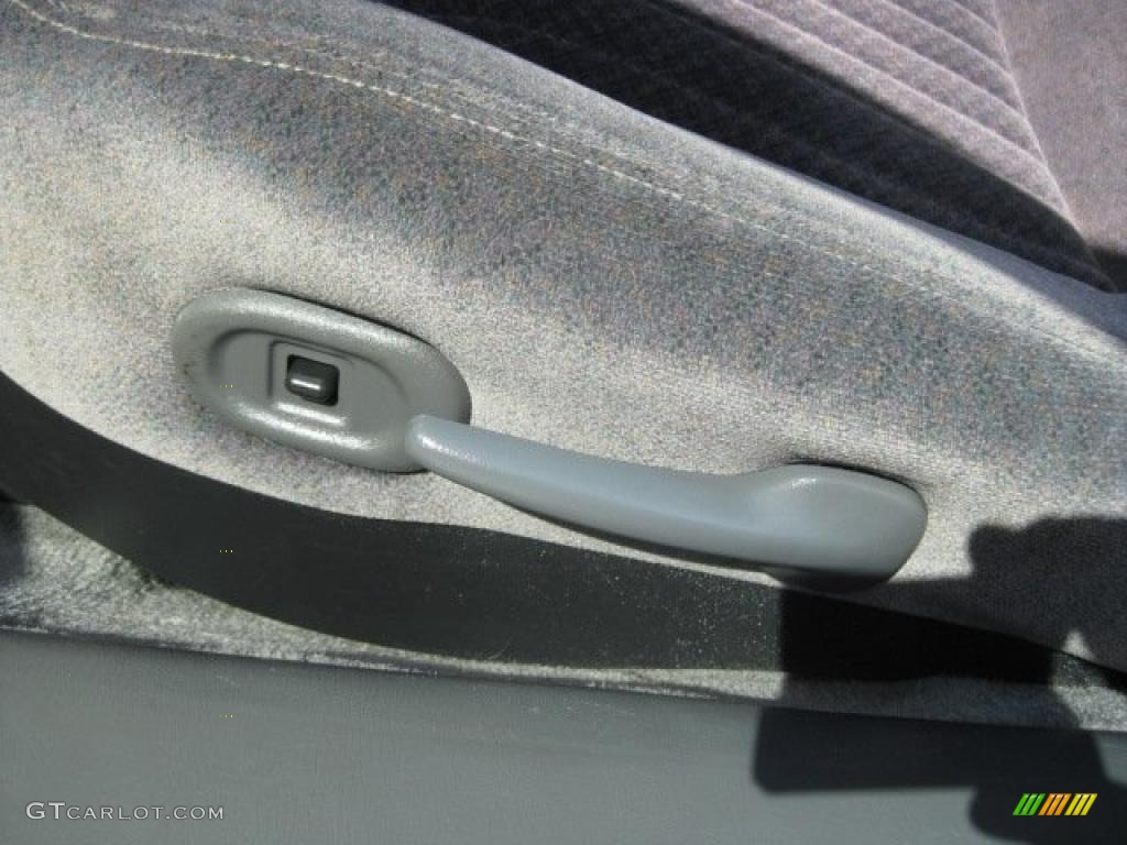 2002 Grand Am GT Coupe - Arctic White / Dark Pewter photo #24