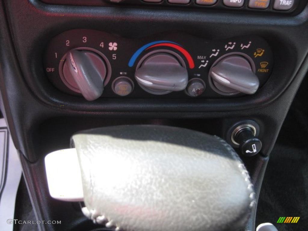 2002 Grand Am GT Coupe - Arctic White / Dark Pewter photo #30