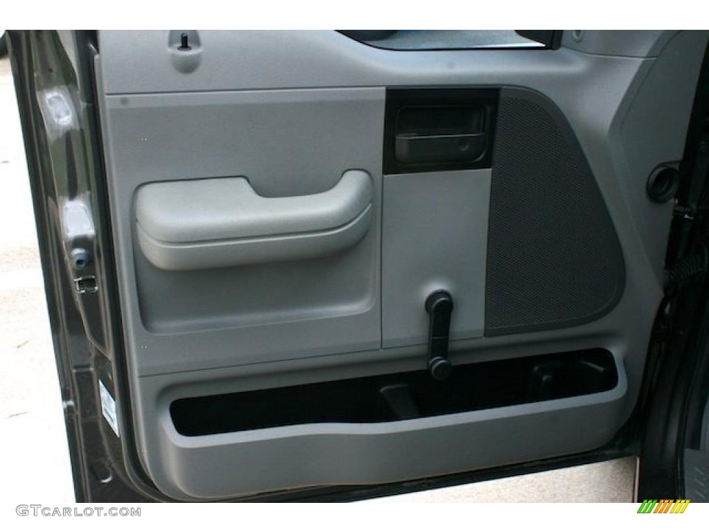 2005 F150 XL Regular Cab - Dark Shadow Grey Metallic / Medium Flint Grey photo #19