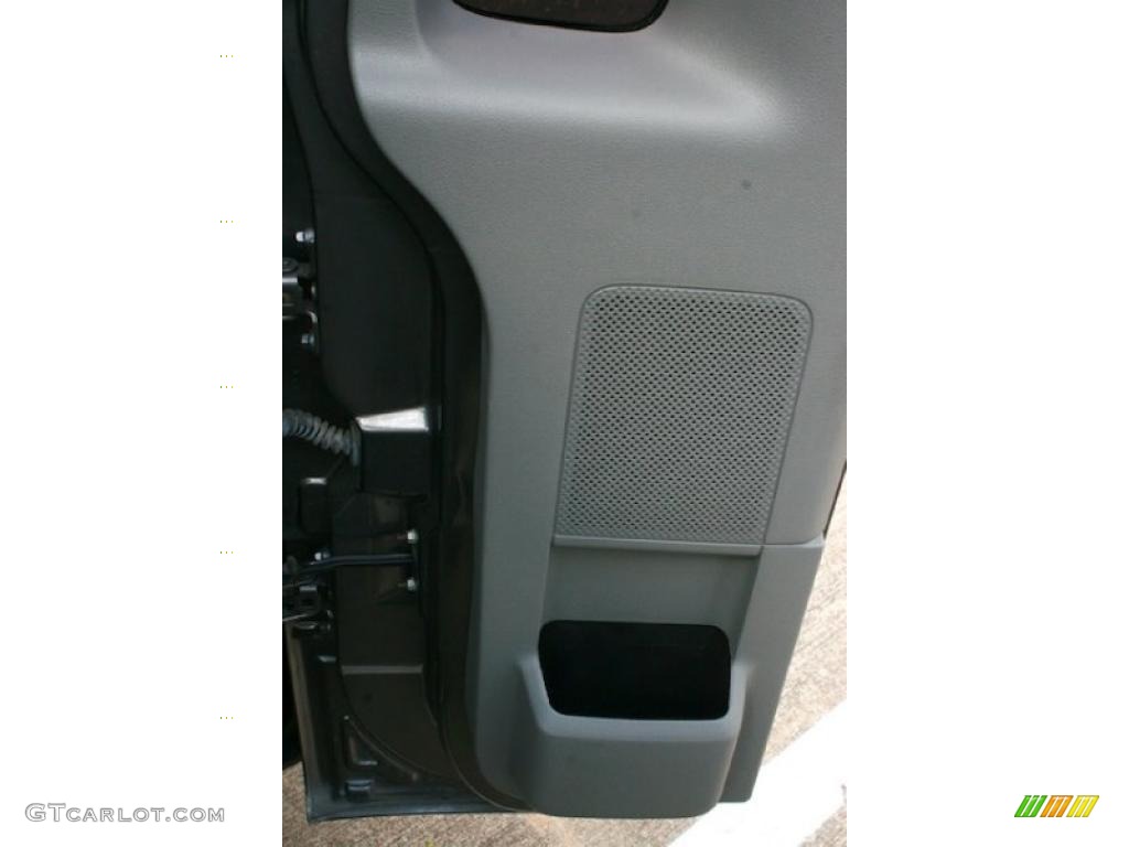 2005 F150 XL Regular Cab - Dark Shadow Grey Metallic / Medium Flint Grey photo #21