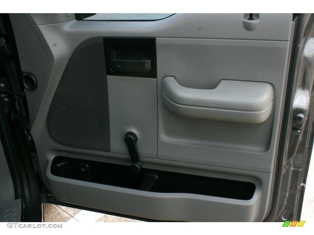 2005 F150 XL Regular Cab - Dark Shadow Grey Metallic / Medium Flint Grey photo #22