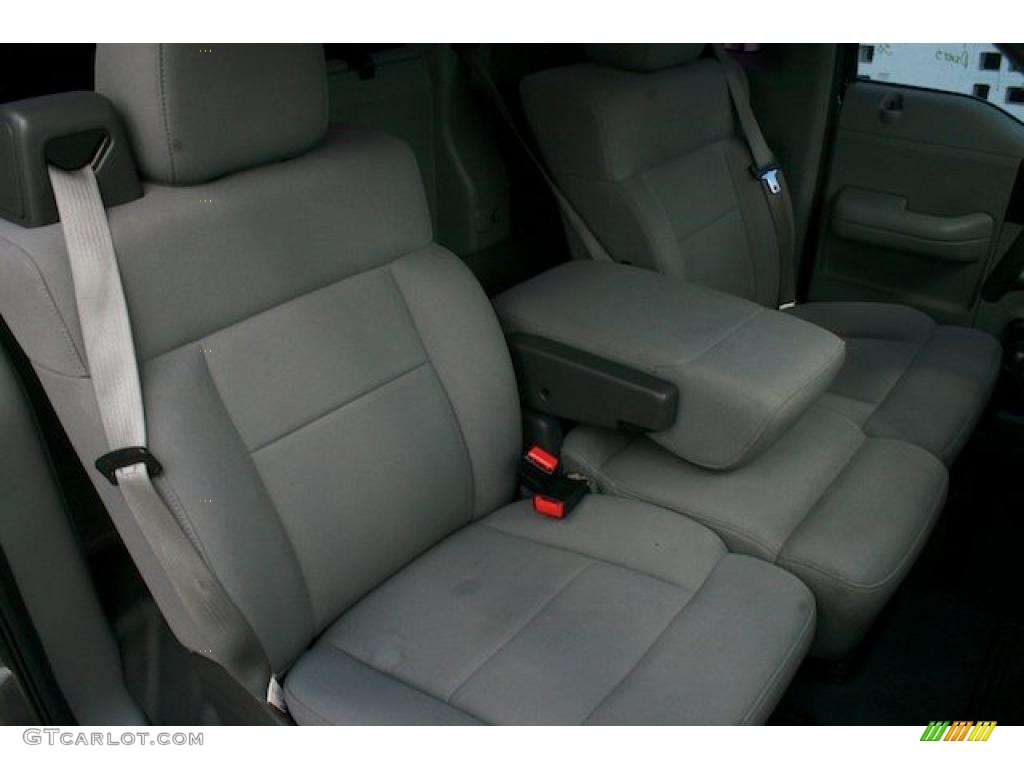 2005 F150 XL Regular Cab - Dark Shadow Grey Metallic / Medium Flint Grey photo #25