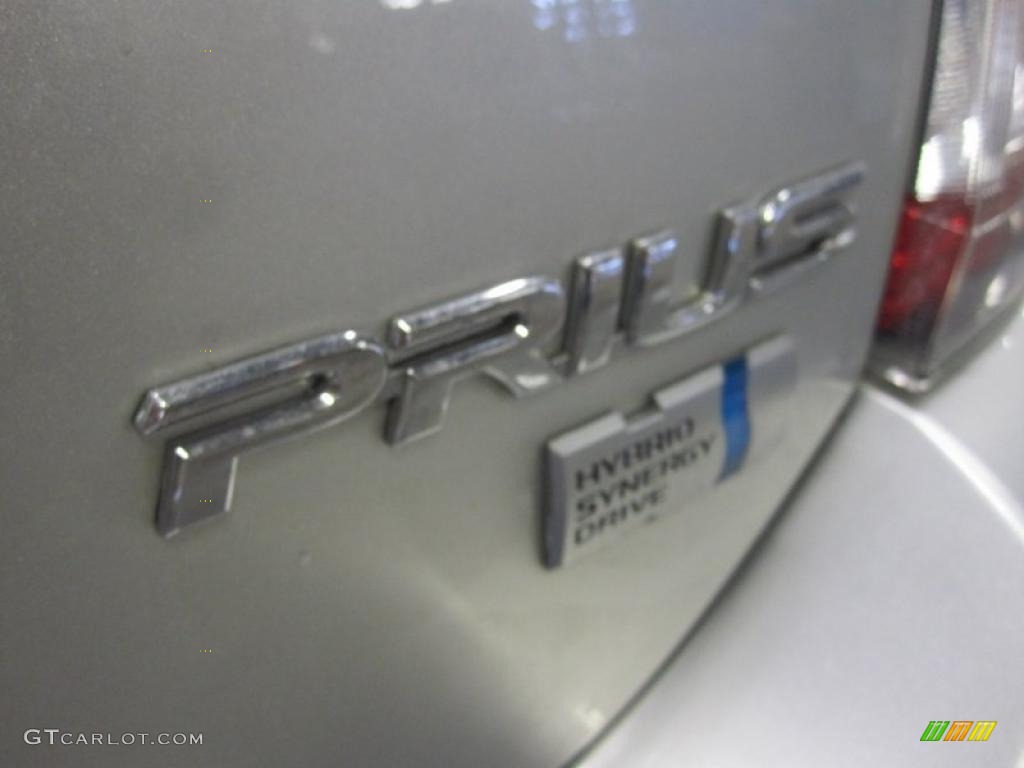 2004 Prius Hybrid - Millenium Silver Metallic / Burgundy/Gray photo #5