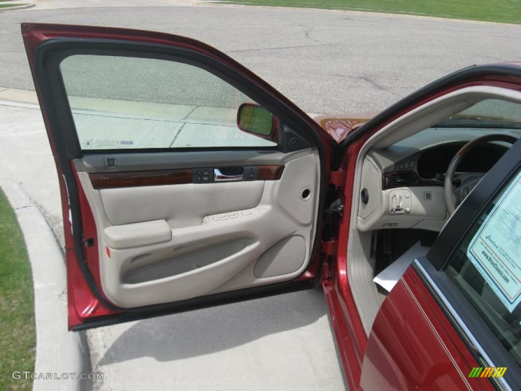 2003 Seville STS - Crimson Red Pearl / Neutral Shale photo #19
