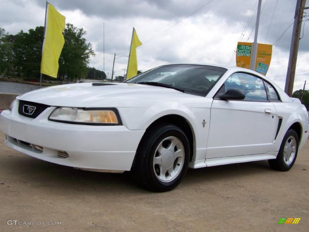 2000 Mustang V6 Coupe - Crystal White / Medium Parchment photo #2