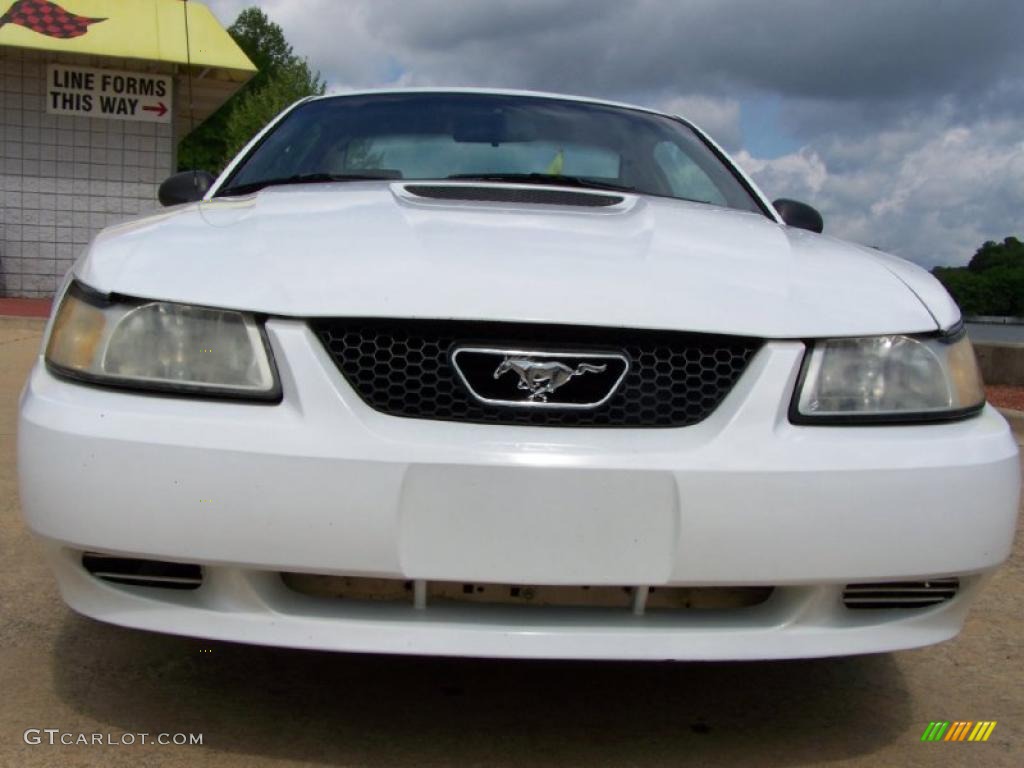 2000 Mustang V6 Coupe - Crystal White / Medium Parchment photo #10