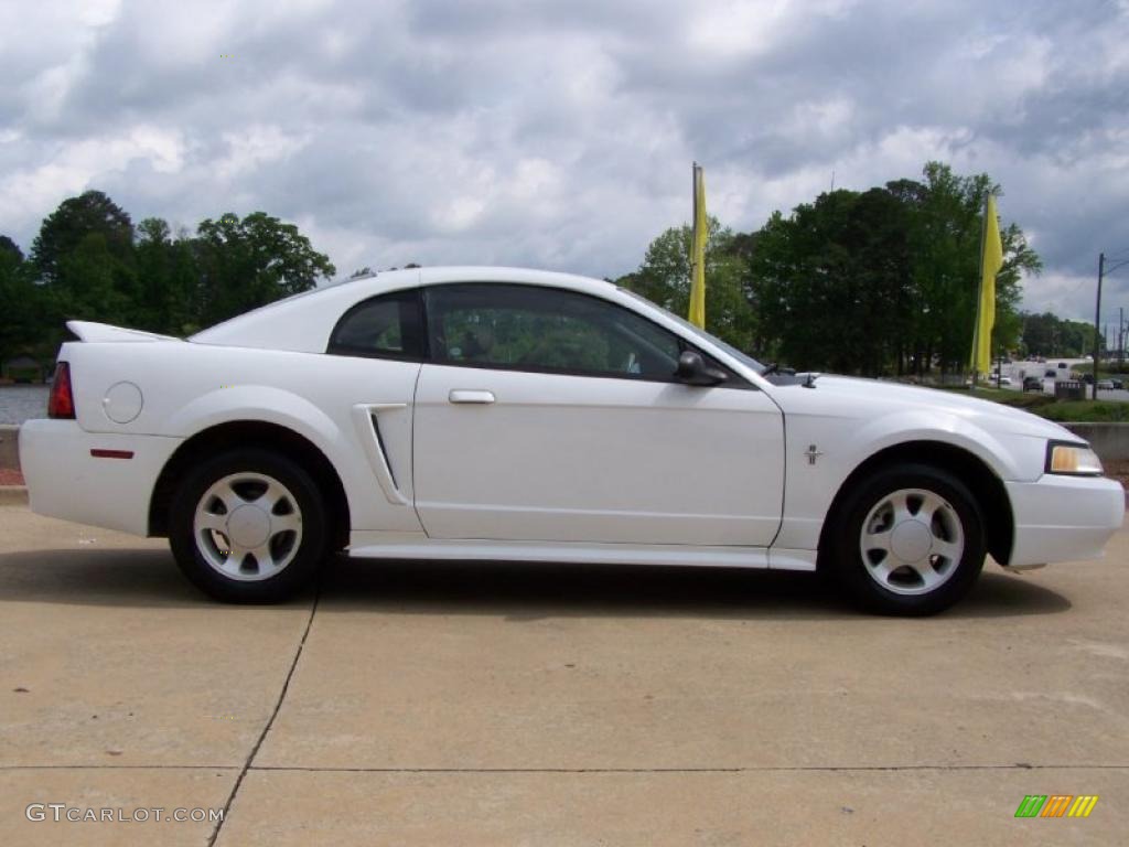 2000 Mustang V6 Coupe - Crystal White / Medium Parchment photo #11