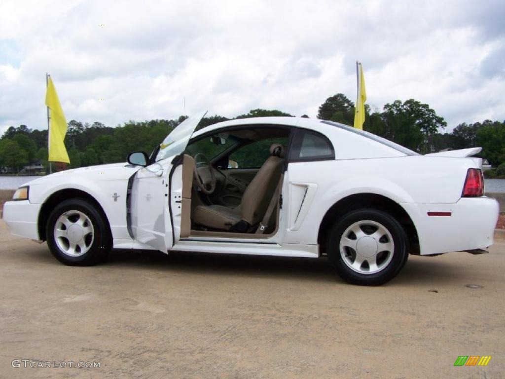 2000 Mustang V6 Coupe - Crystal White / Medium Parchment photo #14