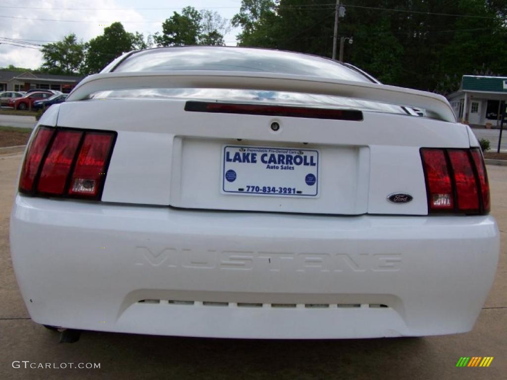 2000 Mustang V6 Coupe - Crystal White / Medium Parchment photo #15