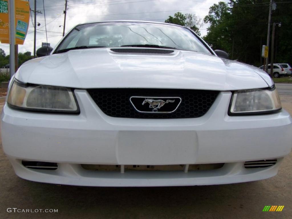 2000 Mustang V6 Coupe - Crystal White / Medium Parchment photo #16