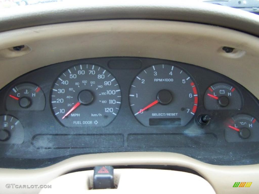 2000 Mustang V6 Coupe - Crystal White / Medium Parchment photo #21