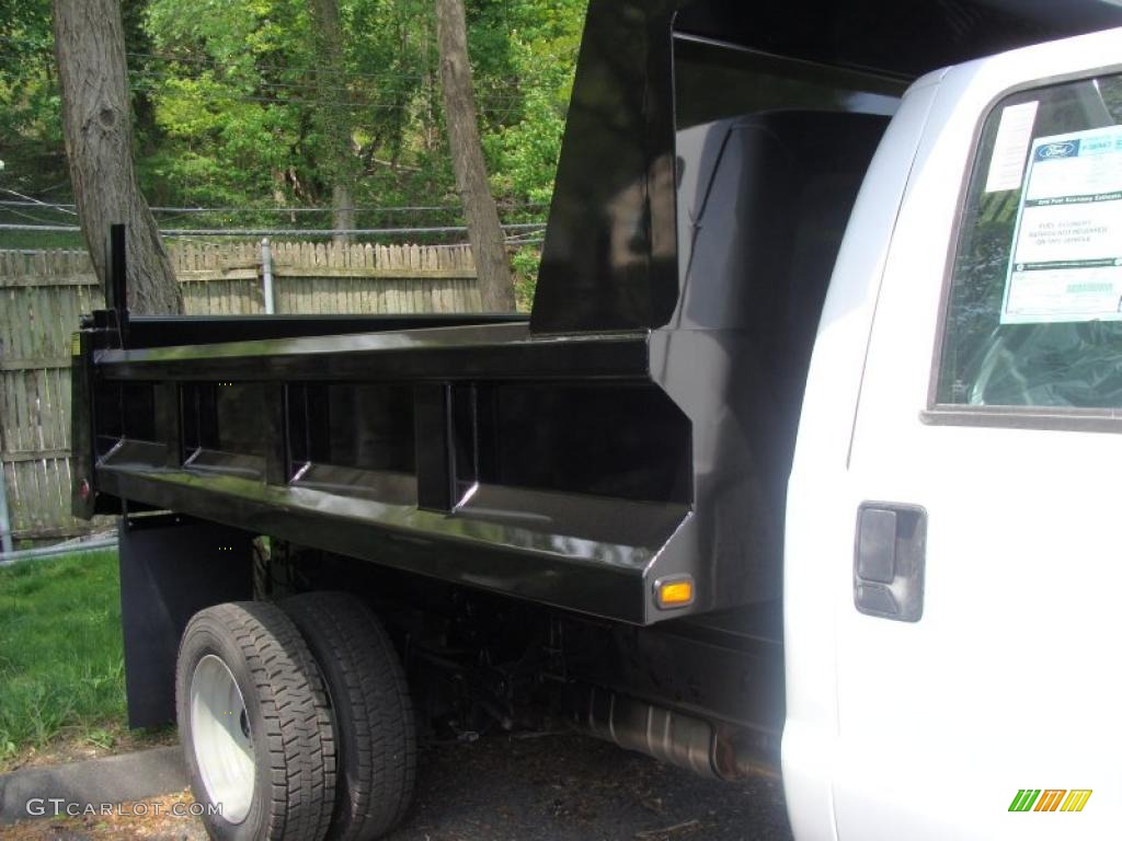 2010 F550 Super Duty XL Regular Cab 4x4 Dump Truck - Oxford White / Medium Stone photo #4