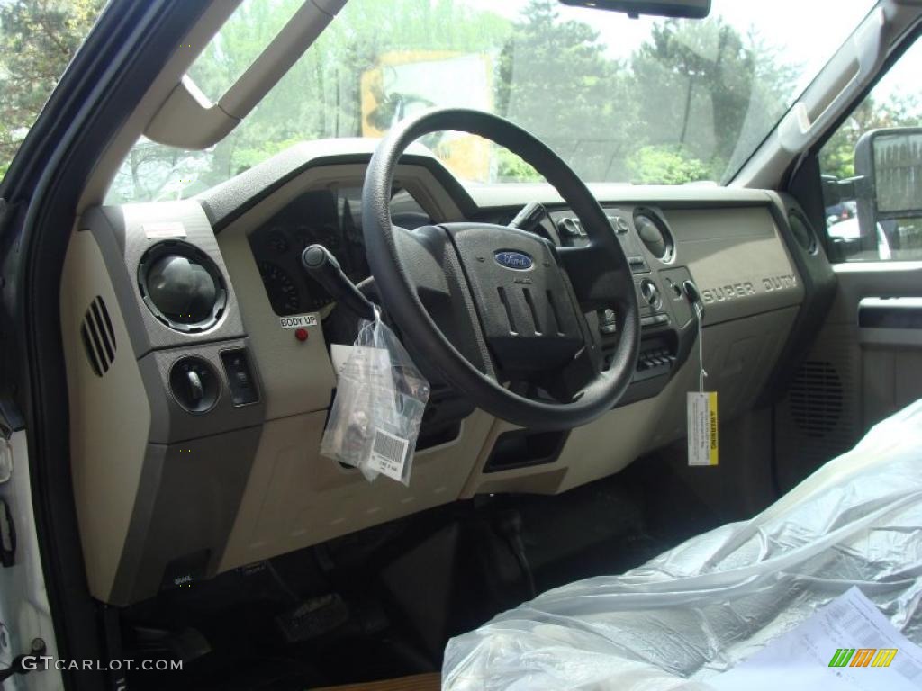 2010 F550 Super Duty XL Regular Cab 4x4 Dump Truck - Oxford White / Medium Stone photo #14