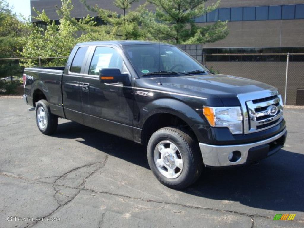 2010 F150 XLT SuperCab 4x4 - Tuxedo Black / Medium Stone photo #1