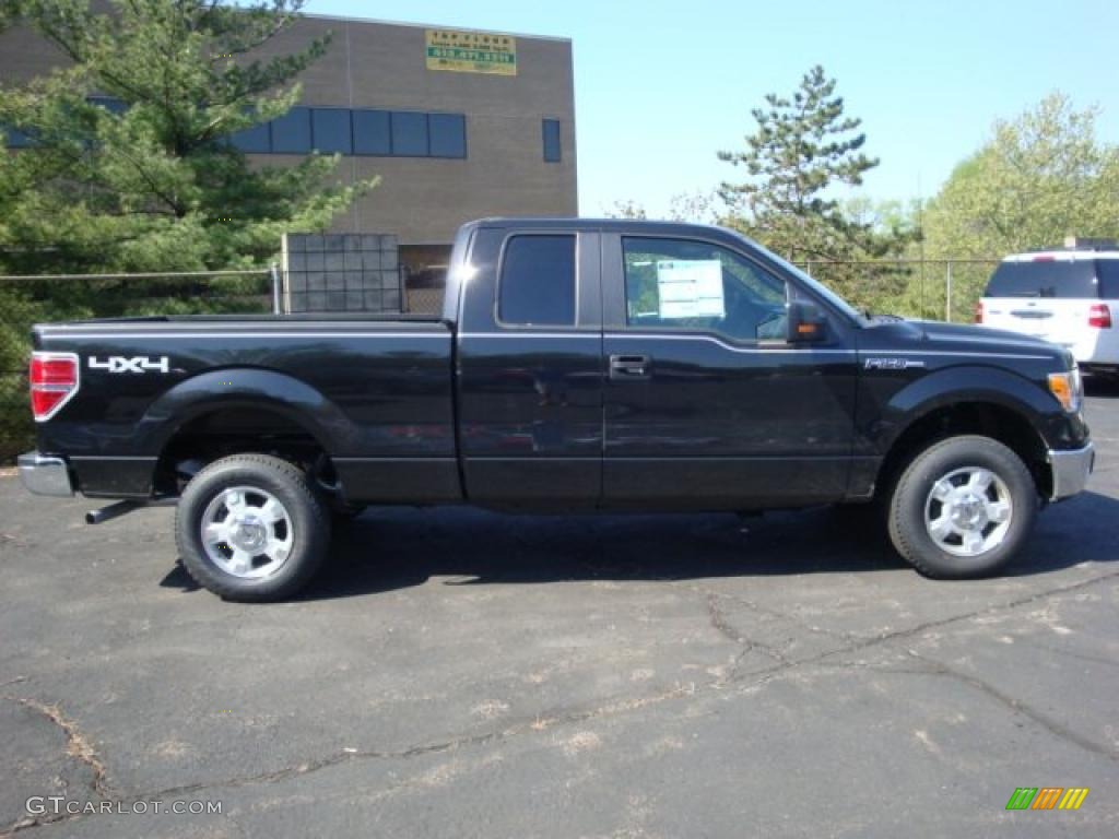2010 F150 XLT SuperCab 4x4 - Tuxedo Black / Medium Stone photo #2